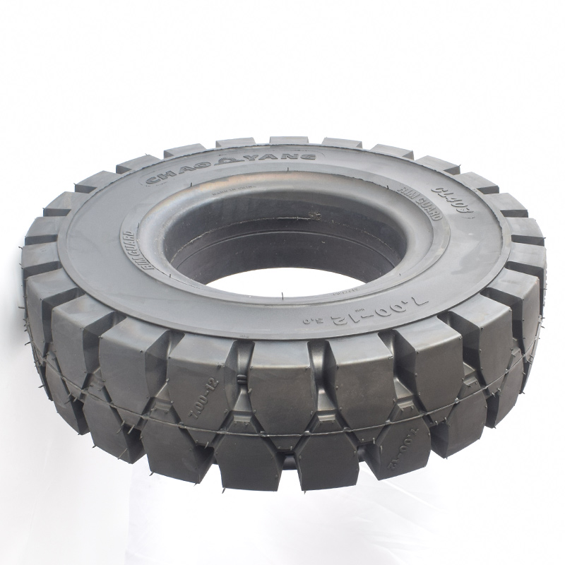 China-manufactured solid forklift tires